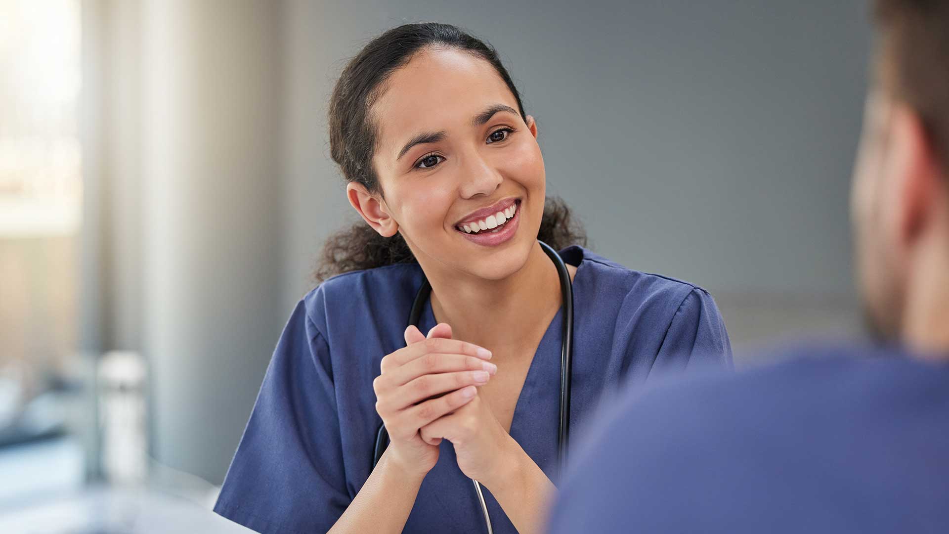 registered nurse confers with another nurse