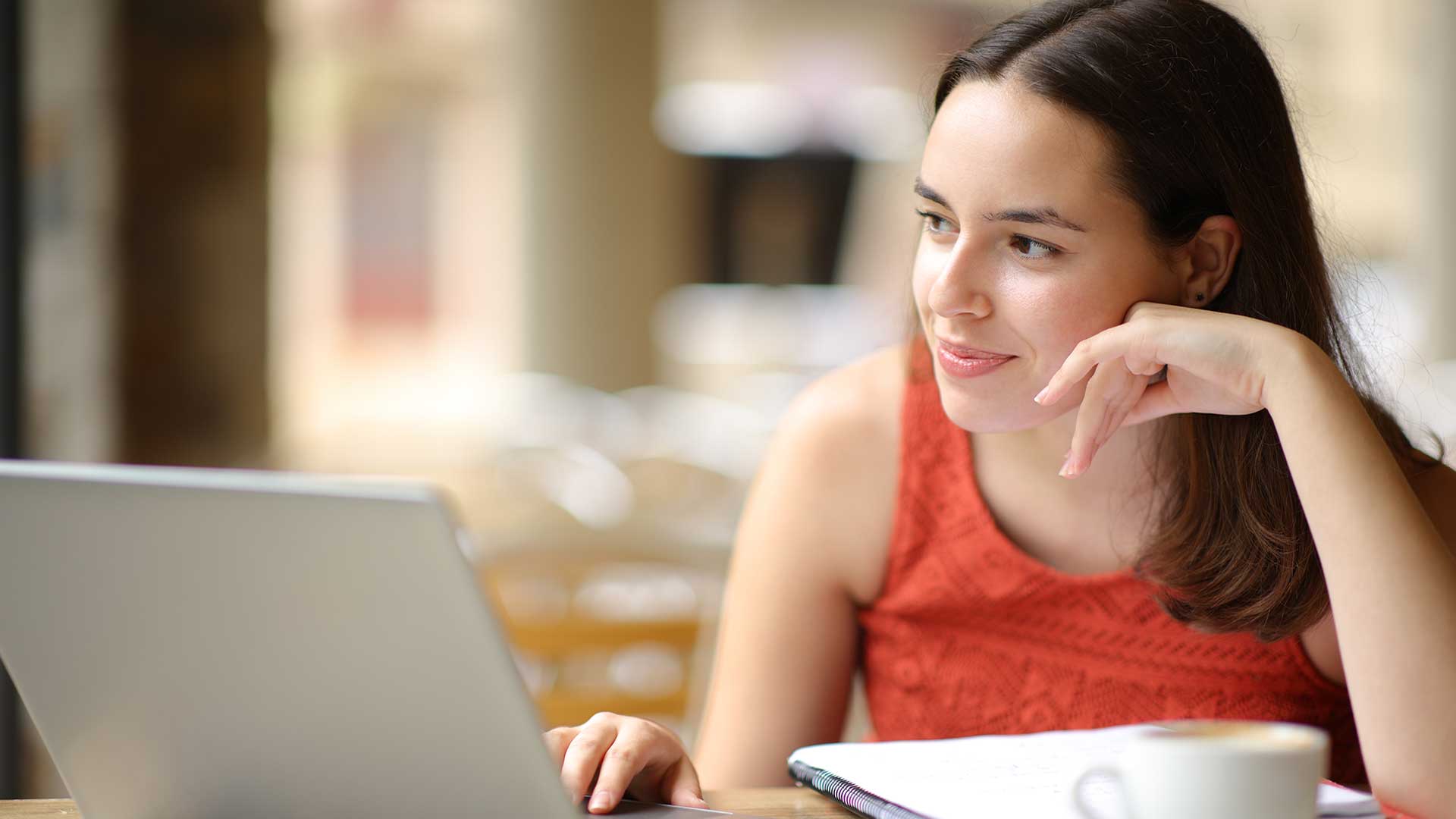woman scanning online degree programs on laptop so she can choose her college major